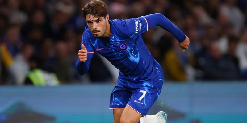 Phong cách thi đấu giàu tốc độ của Pedro Neto